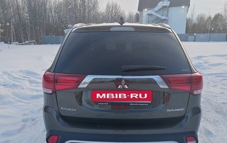 Mitsubishi Outlander III рестайлинг 3, 2019 год, 2 100 000 рублей, 5 фотография