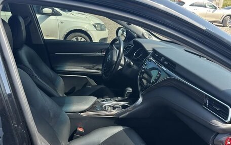 Toyota Camry, 2018 год, 2 490 000 рублей, 4 фотография