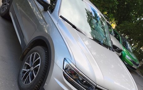 Volkswagen Tiguan II, 2020 год, 3 400 000 рублей, 2 фотография