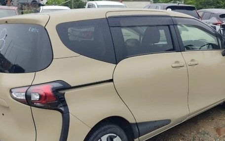 Toyota Sienta II, 2022 год, 1 800 000 рублей, 15 фотография