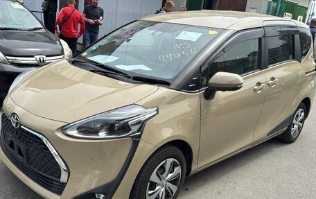 Toyota Sienta II, 2022 год, 1 800 000 рублей, 17 фотография
