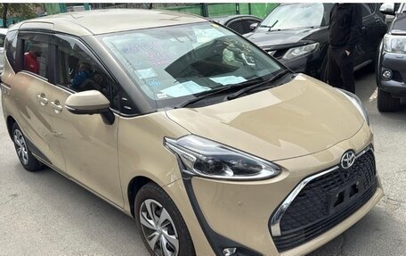 Toyota Sienta II, 2022 год, 1 800 000 рублей, 18 фотография