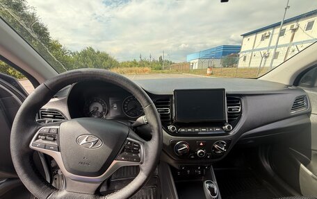 Hyundai Solaris II рестайлинг, 2021 год, 1 800 000 рублей, 6 фотография