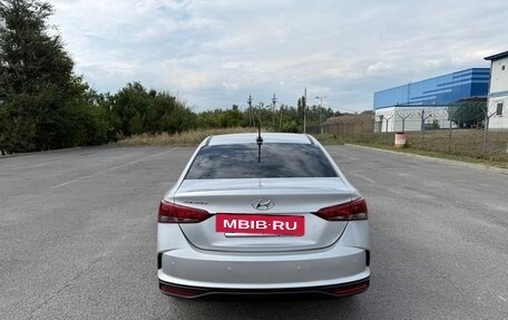 Hyundai Solaris II рестайлинг, 2021 год, 1 800 000 рублей, 4 фотография