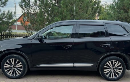Mitsubishi Outlander III рестайлинг 3, 2019 год, 1 380 000 рублей, 4 фотография