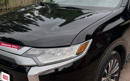 Mitsubishi Outlander III рестайлинг 3, 2019 год, 1 380 000 рублей, 2 фотография