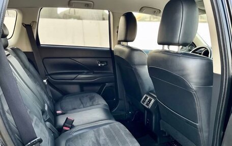 Mitsubishi Outlander III рестайлинг 3, 2019 год, 1 380 000 рублей, 13 фотография