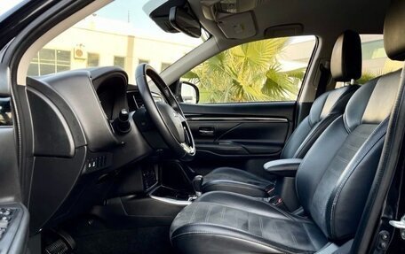 Mitsubishi Outlander III рестайлинг 3, 2019 год, 1 380 000 рублей, 9 фотография