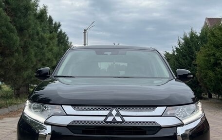 Mitsubishi Outlander III рестайлинг 3, 2019 год, 1 380 000 рублей, 3 фотография