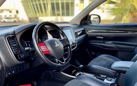 Mitsubishi Outlander III рестайлинг 3, 2019 год, 1 380 000 рублей, 8 фотография