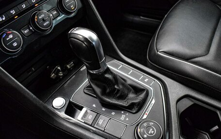 Volkswagen Tiguan II, 2018 год, 2 660 000 рублей, 16 фотография