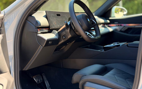 BMW 5 серия, 2025 год, 7 100 000 рублей, 10 фотография