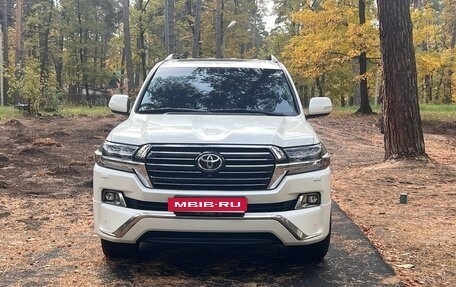 Toyota Land Cruiser 200, 2015 год, 5 000 000 рублей, 2 фотография