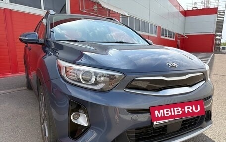 KIA Stonic, 2020 год, 2 000 000 рублей, 2 фотография