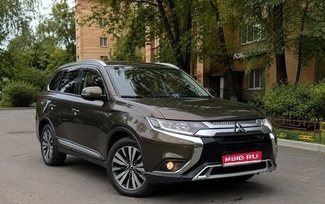 Mitsubishi Outlander III рестайлинг 3, 2019 год, 3 200 000 рублей, 1 фотография