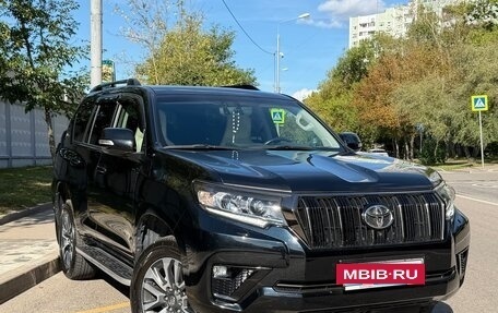 Toyota Land Cruiser Prado 150 рестайлинг 2, 2022 год, 10 000 000 рублей, 2 фотография