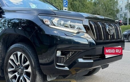 Toyota Land Cruiser Prado 150 рестайлинг 2, 2022 год, 10 000 000 рублей, 6 фотография