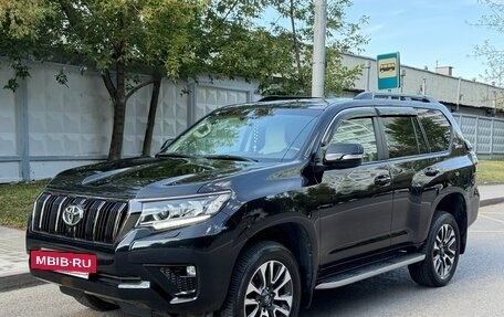 Toyota Land Cruiser Prado 150 рестайлинг 2, 2022 год, 10 000 000 рублей, 3 фотография