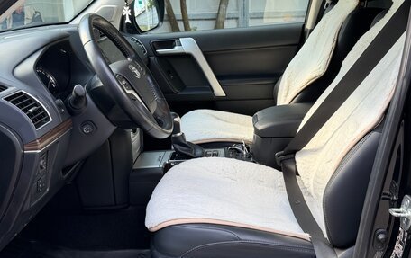 Toyota Land Cruiser Prado 150 рестайлинг 2, 2022 год, 10 000 000 рублей, 13 фотография