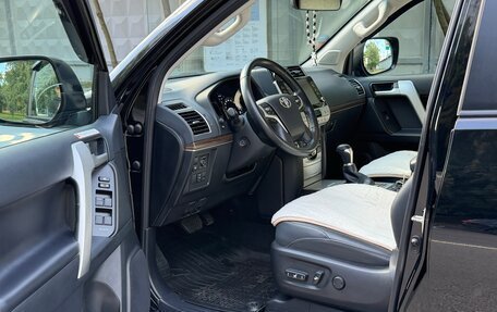 Toyota Land Cruiser Prado 150 рестайлинг 2, 2022 год, 10 000 000 рублей, 12 фотография