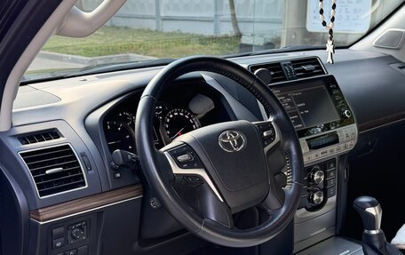 Toyota Land Cruiser Prado 150 рестайлинг 2, 2022 год, 10 000 000 рублей, 15 фотография