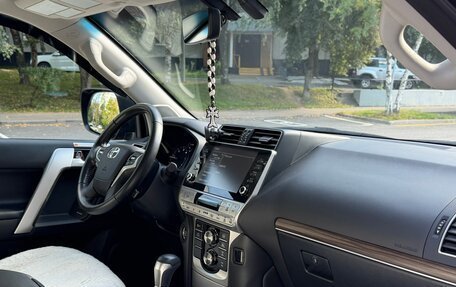 Toyota Land Cruiser Prado 150 рестайлинг 2, 2022 год, 10 000 000 рублей, 22 фотография