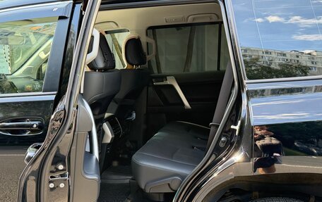 Toyota Land Cruiser Prado 150 рестайлинг 2, 2022 год, 10 000 000 рублей, 16 фотография