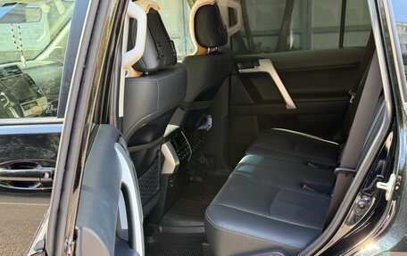 Toyota Land Cruiser Prado 150 рестайлинг 2, 2022 год, 10 000 000 рублей, 17 фотография