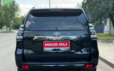 Toyota Land Cruiser Prado 150 рестайлинг 2, 2022 год, 10 000 000 рублей, 10 фотография