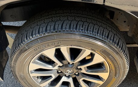 Toyota Land Cruiser Prado 150 рестайлинг 2, 2022 год, 10 000 000 рублей, 23 фотография