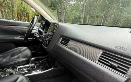 Mitsubishi Outlander III рестайлинг 3, 2019 год, 3 200 000 рублей, 11 фотография
