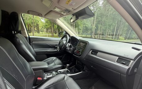 Mitsubishi Outlander III рестайлинг 3, 2019 год, 3 200 000 рублей, 13 фотография