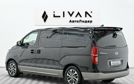 Hyundai Grand Starex Grand Starex I рестайлинг 2, 2018 год, 2 695 000 рублей, 2 фотография