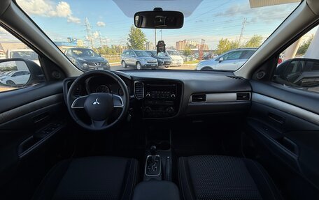 Mitsubishi Outlander III рестайлинг 3, 2016 год, 1 680 000 рублей, 10 фотография