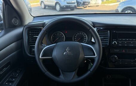 Mitsubishi Outlander III рестайлинг 3, 2016 год, 1 680 000 рублей, 15 фотография