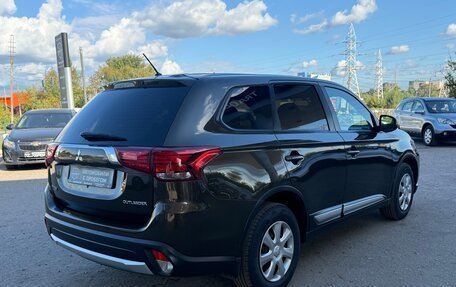 Mitsubishi Outlander III рестайлинг 3, 2016 год, 1 680 000 рублей, 8 фотография