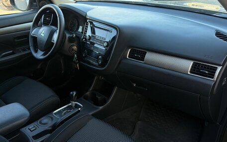 Mitsubishi Outlander III рестайлинг 3, 2016 год, 1 680 000 рублей, 12 фотография