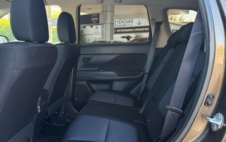 Mitsubishi Outlander III рестайлинг 3, 2016 год, 1 680 000 рублей, 13 фотография