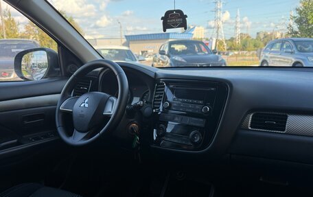 Mitsubishi Outlander III рестайлинг 3, 2016 год, 1 680 000 рублей, 16 фотография