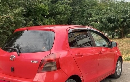 Toyota Yaris III рестайлинг, 2008 год, 730 000 рублей, 2 фотография