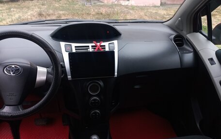 Toyota Yaris III рестайлинг, 2008 год, 730 000 рублей, 12 фотография