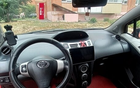 Toyota Yaris III рестайлинг, 2008 год, 730 000 рублей, 7 фотография