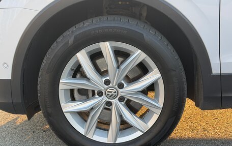 Volkswagen Tiguan II, 2018 год, 2 599 000 рублей, 8 фотография