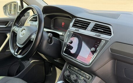 Volkswagen Tiguan II, 2018 год, 2 599 000 рублей, 13 фотография