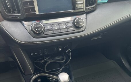 Toyota RAV4, 2016 год, 2 000 000 рублей, 21 фотография