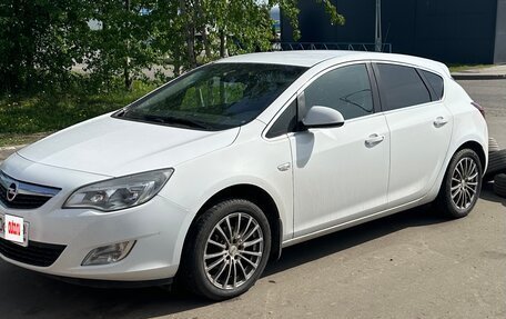 Opel Astra J, 2011 год, 550 000 рублей, 2 фотография
