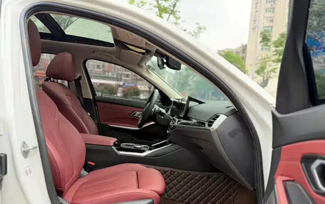 BMW 3 серия, 2023 год, 2 742 000 рублей, 10 фотография