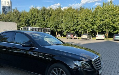 Mercedes-Benz E-Класс, 2020 год, 2 900 000 рублей, 2 фотография