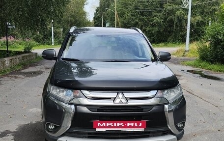 Mitsubishi Outlander III рестайлинг 3, 2015 год, 1 700 000 рублей, 2 фотография