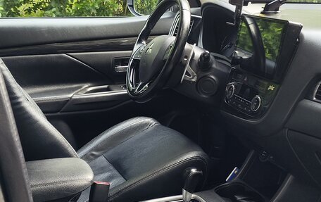 Mitsubishi Outlander III рестайлинг 3, 2015 год, 1 700 000 рублей, 6 фотография